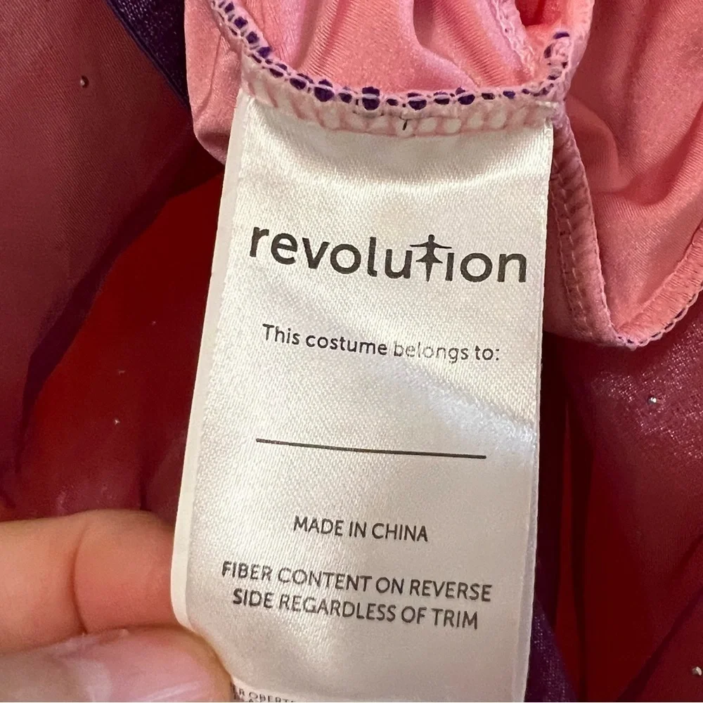 Revolution girl’s dance